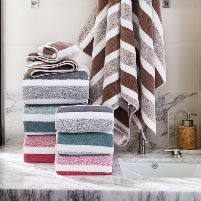 The striped towel has a simple and fashionable striped pattern and excellent water absorption, giving you a dry experience every time