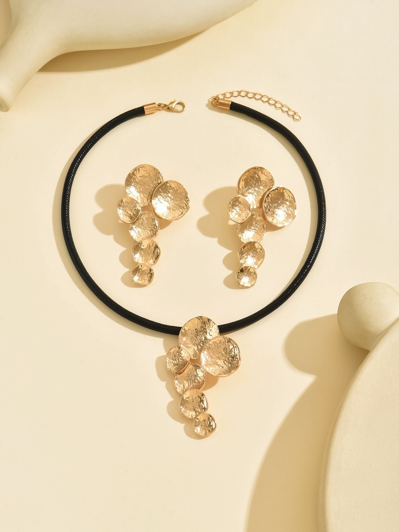 14K gold plated Golden Petals  Jewelry Set - Elegant and Timeless Doba