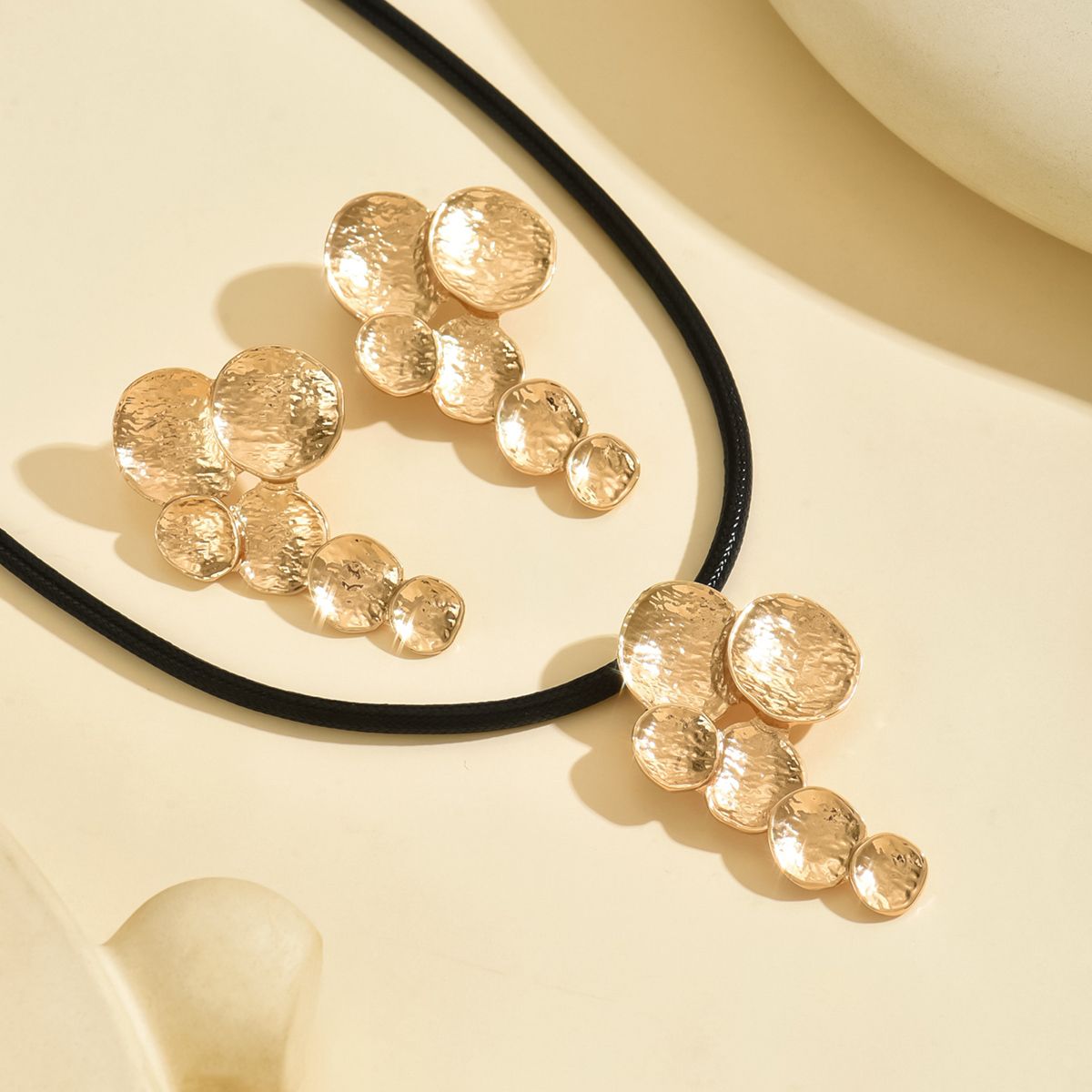 14K gold plated Golden Petals  Jewelry Set - Elegant and Timeless Doba