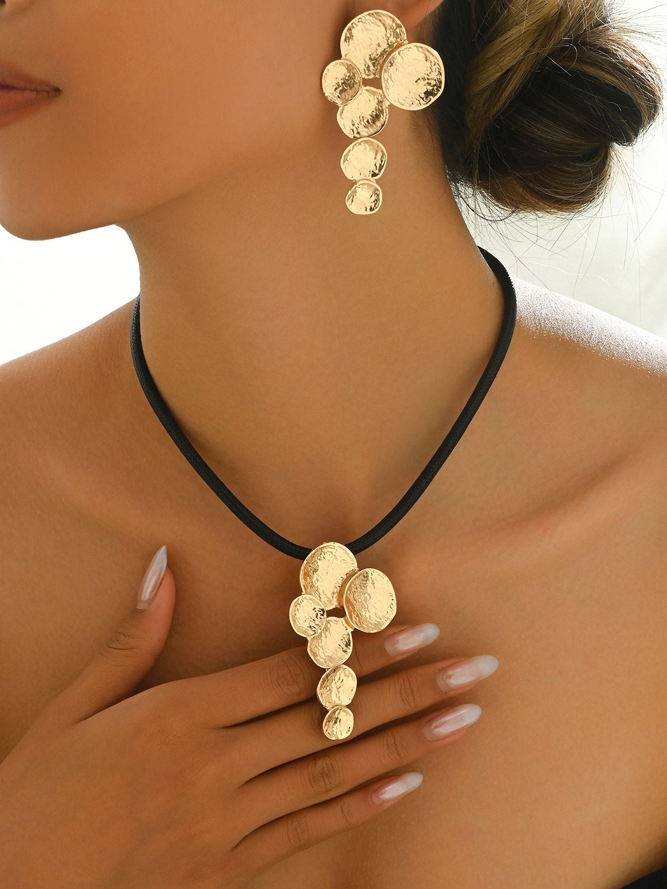 14K gold plated Golden Petals  Jewelry Set - Elegant and Timeless Doba