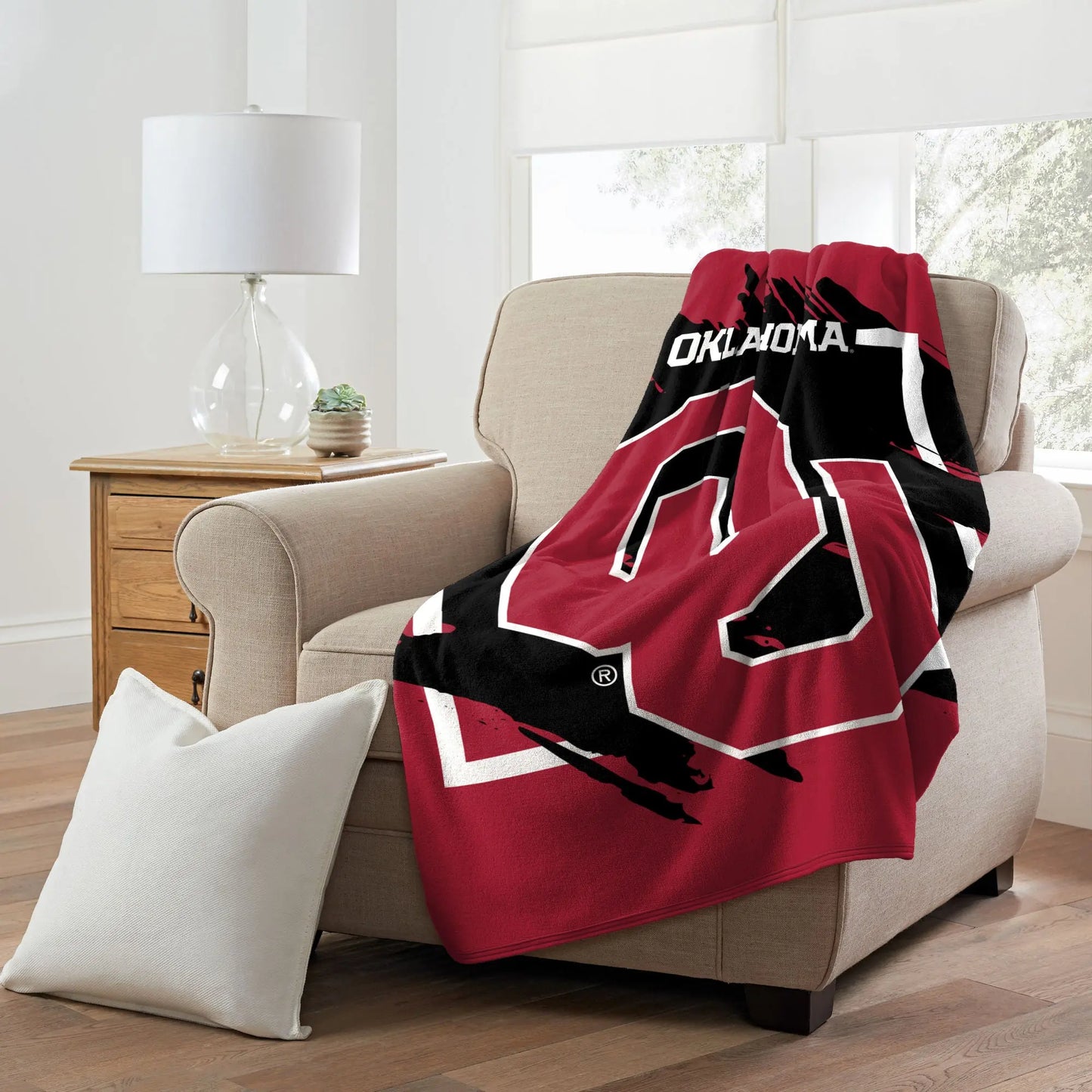 OKLAHOMA OFFICIAL NCAA "Halftone" Micro Raschel Throw Blanket; 46" x 60" The Northwest Company