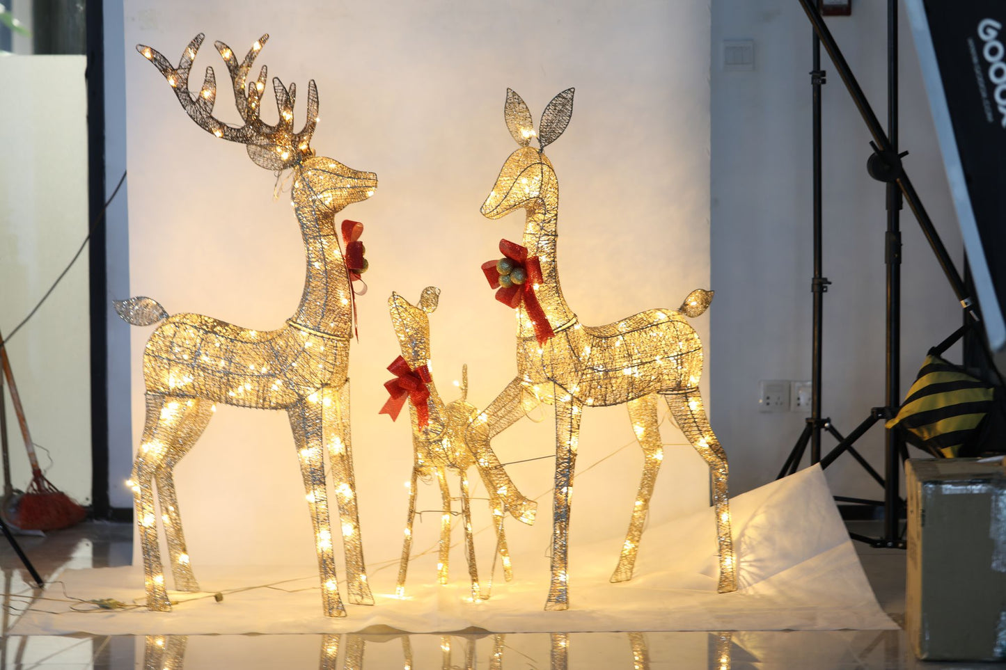 5ft 3-Piece Lighted Christmas Deer Family Set, Large Outdoor Yard Reindeer Holiday Decoration,Lighted Deer Set for Indoor Decor Doba