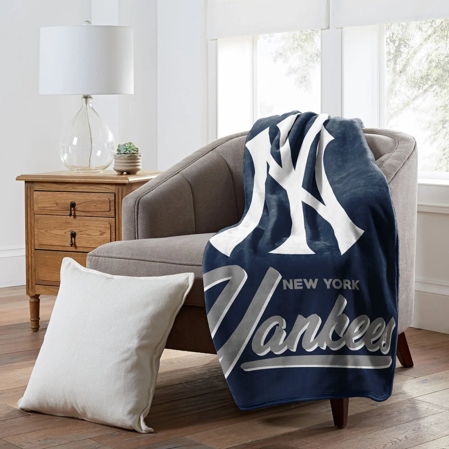 Yankees OFFICIAL MLB "Signature" Raschel Throw Blanket; 50" x 60" Doba