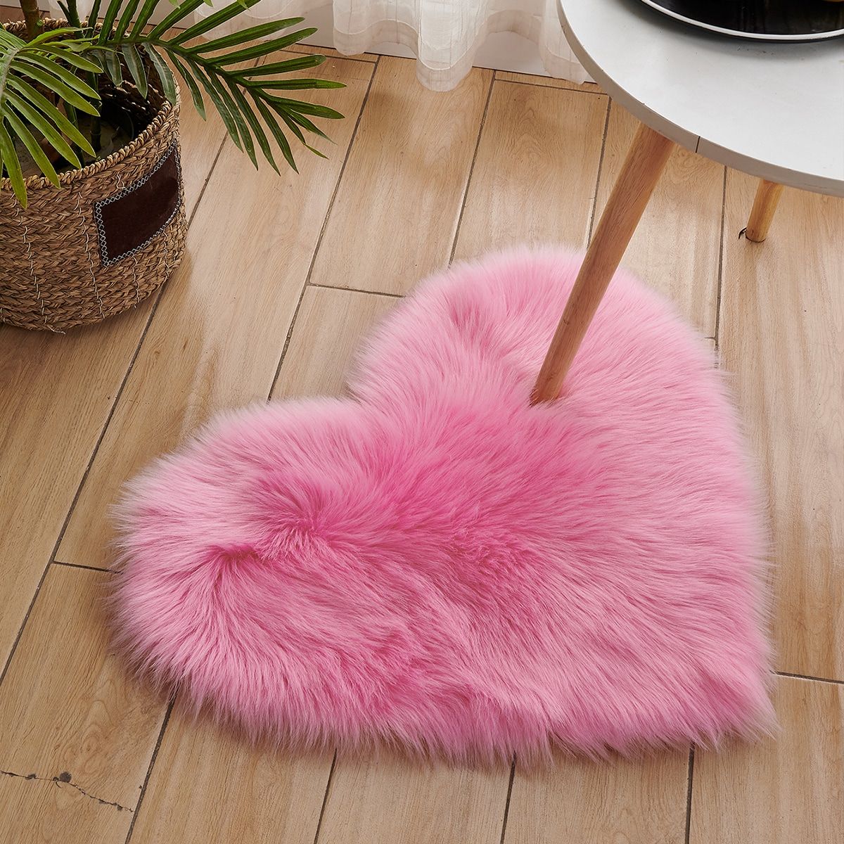 1pc Heart Shaped Area Rug, Plush Faux-Fur Carpet For Living Room & Bedroom, Home Decor Valentine's Day Decor 19.6in*23.6in/50cm*60cm - Gee-Commerce, LLC