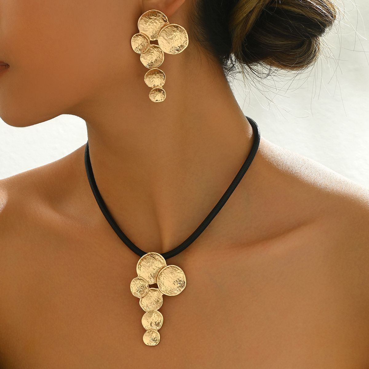 14K gold plated Golden Petals  Jewelry Set - Elegant and Timeless Doba