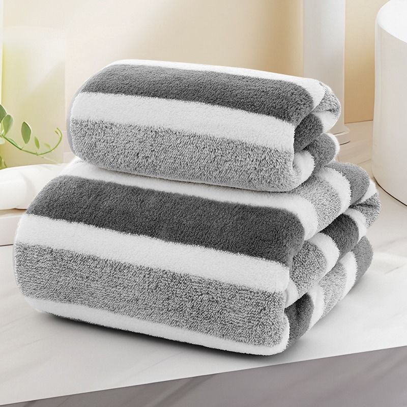 The striped towel has a simple and fashionable striped pattern and excellent water absorption, giving you a dry experience every time