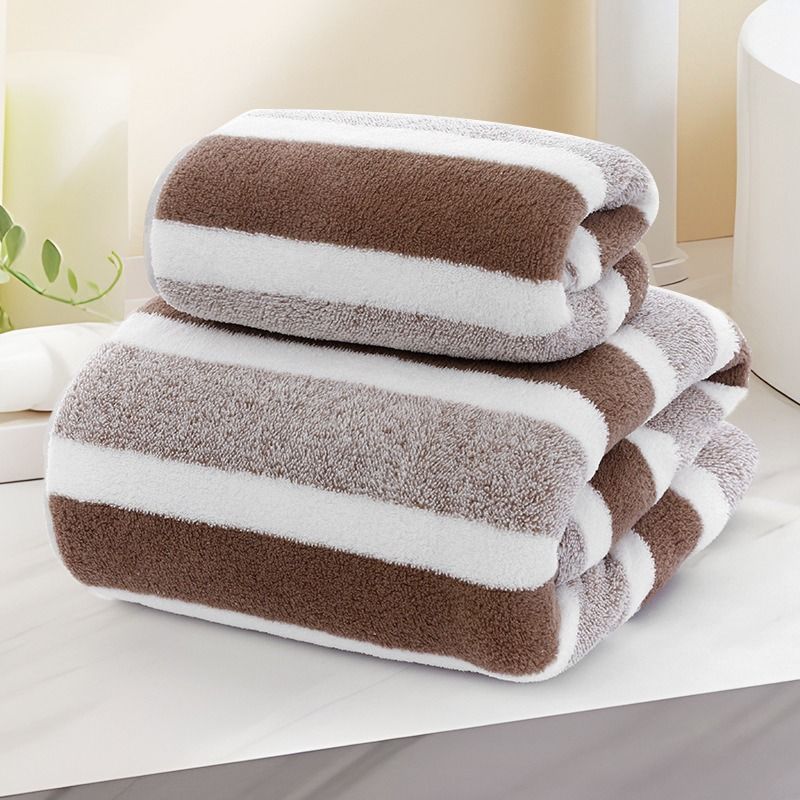 The striped towel has a simple and fashionable striped pattern and excellent water absorption, giving you a dry experience every time